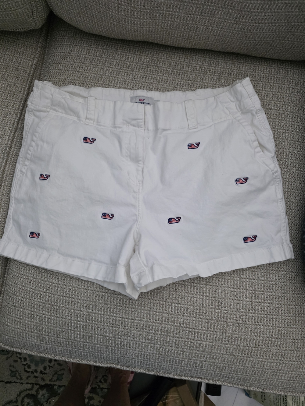 Vineyard Vines White Cotton Shorts with Pink & Blue Whale Embroidery